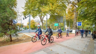 Азиз Абдухакимов протестировал велодорожки столицы