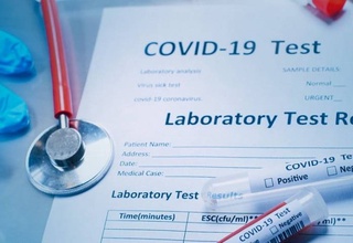 ИМА санҷиши ҳатмии коронавирусро барои мусофироне, ки ба кишвар бо нақлиётӣ ҳавои меоянд, бекор  мекунад