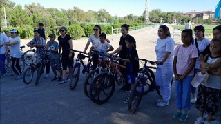 В Навои прошел веломарафон «Она ва бола» («Мать и дитя»)