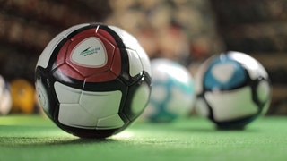 Теперь и сами с мячами