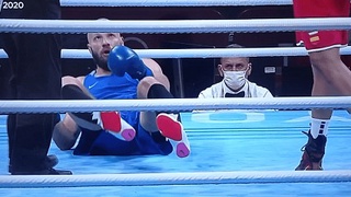 Тяжеловес из Казахстана нокаутом проиграл испанцу