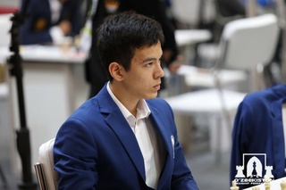 Нодирбек Абдусатторов ҳиндистонлик Гукешни мағлубиятга учратди