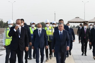 Президент бо рафти корҳои созандагӣ дар боғи нав шинос шуд