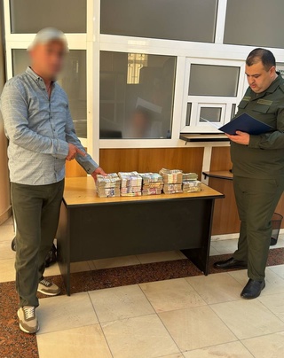 Qashqadaryolik fuqaro Afgʻoniston fuqarosini “kiydirib” ketmoqchi boʻldi