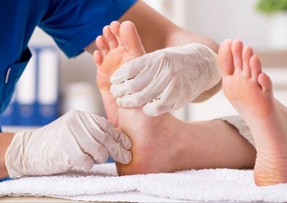 Доктор Малышева: глубокие трещины на пятках могут быть симптомом диабета