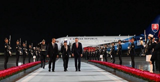 Президенти Словакия бо сафари корӣ ба Самарқанд омад