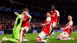 «Барселона» разобралась с «Наполи», а «Арсенал» по пенальти с трудом прошел «Порту»