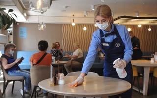 Аз 10 август қаҳвахона ва тарабхонаҳо бо кормандони воксингирифта метавонанд бидуни маҳдудият кор кунанд