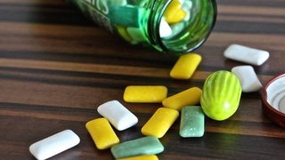 В России разрабатывают средство от коронавируса в виде жвачки и пастилы