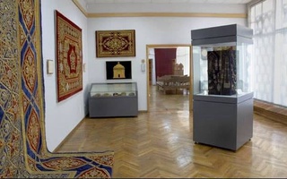 Музейным работникам с ученой степенью повысили оклады