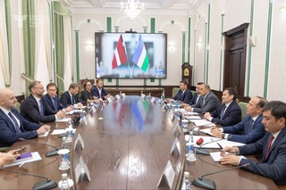 Өзбекстан ҳәм Латвия транспорт тараўындағы бирге ислесиўди раўажландырыў мәселелерин додалады