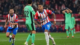 «Жирона» вырывает победу у «Атлетико» на флажке и догоняет «Реал»