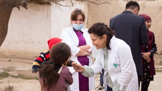 Хрупкие, словно бабочки: как живут в Узбекистане дети с редким заболеванием кожи?