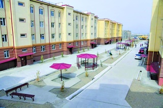 Дашт қўйнида яшнаётган маскан