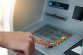 Topib olingan plastik kartadan salkam 60 million so‘m "o‘g‘irlandi"