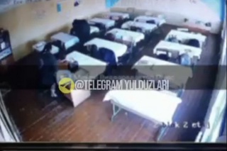 Жиззахдаги мактабда ота қизининг 3 нафар синфдошини дўппослади