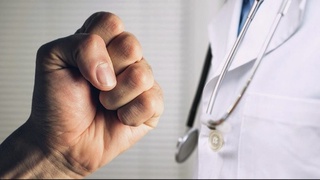 For obstructing the professional activity of a medical worker, an arrest of up to 15 days is established