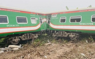 Бангладешда поезднинг рельсдан чиқиб кетиши оқибатида бир киши ҳаётдан кўз юмди, 10 киши жабрланди