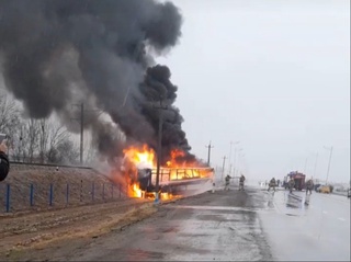 «Қарши – Ғузор» йўлида юк машинаси ёниб кетди