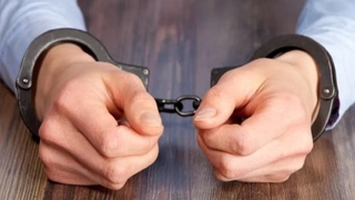 DXX Toshkent viloyati Zangiota tumani hokimligi xodimini qoʻlga oldi