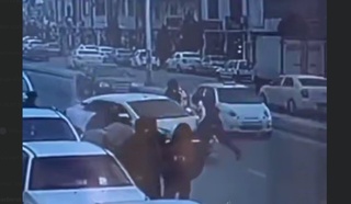 Buxoroda haydovchi mashinasini YPX xodimi ustiga haydadi