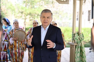Шавкат Мирзиёев мәҳәлледеги байрам сейилинде қатнасты