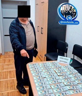 В Ташкенте налоговый инспектор попался на взятке в 5 тысяч долларов