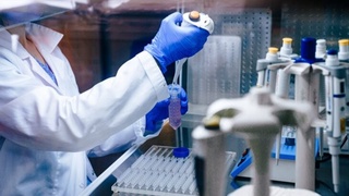 "Омикрон"ни блокловчи антитана топилди