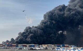 Эрондаги портда кучли портлаш содир бўлди