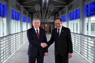 Өзбекстан Президенти "Petronas" корпорациясы менен шерикликти раўажландырыў режелерин қоллап-қуўатлады