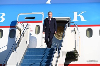 Президенти Ӯзбекистон ба Остона омад