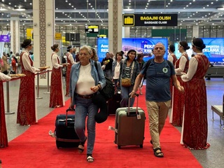 Ispaniyaning “Iberojet” aviakompaniyasining ilk yoʻlovchilari Toshkentda kutib olindi