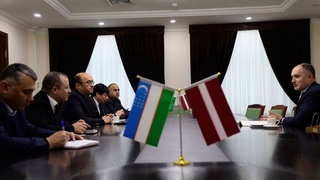 Латвияда Ўзбекистонда ишлаб чиқарилган чарм-пойафзал ва мўйна маҳсулотларининг савдоси йўлга қўйилади