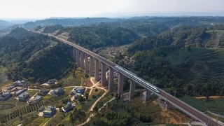 В Китае построят сложнейшую в мире скоростную железную дорогу