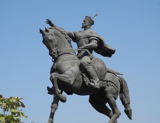 Ўзини билмаган - ўзгани билмас