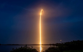 SpaceX yangi sun'iy yo'ldoshlarni koinotga olib chiqdi