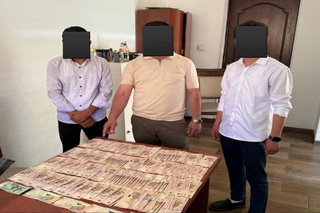 Kredit rasmiylashtirib berish evaziga pora olgan bankir qoʻlga tushdi