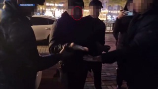 Тошкент шаҳрида ҳоким ёрдамчиси 30 минг АҚШ доллари олган вақтида ушланди