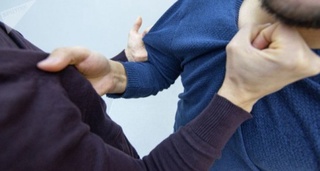 Qashqadaryoda agentlik rahbari o‘z xodimini jag‘ini urib sindirgani aytilmoqda