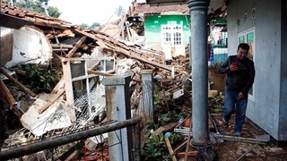 Число погибших из-за землетрясения в Индонезии превысило 160 человек