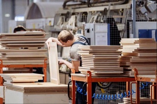 Предприниматели-экспортеры мебели получат субсидии за наем иностранных специалистов