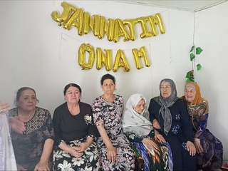 Sora momoning 34 nevara, 60 evara va bir  chevarasi  bor