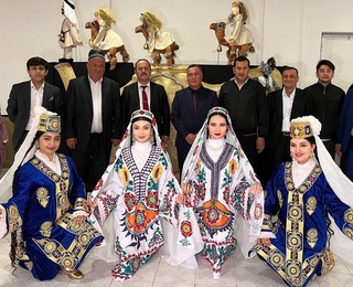 Tojikiston teatr jamoasi Oʻzbekistonga gastrol safarini boshladi