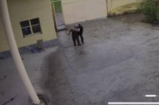 Жиззахда ҳайдовчи АЁҚШ операторини калтаклади