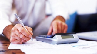 Ходимнинг иш ҳақидан ушлаб қолишга йўл қўйиладими?