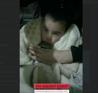 Бўстонлиқда 2 ёшли бола жарликка тушиб кетди