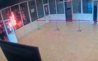 Номаълум шахс Руминия парламентига ўт қўйди, 300 киши эвакуация қилинди