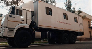 В нашу страну доставлена мобильная клиника, оснащенная современным медицинским оборудованием