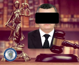 Дар вилояти Хоразм судя бо гумони тамаъҷӯӣ ба миқдори 15 ҳазор доллар боздошт шуд