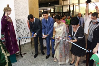 Poytaxtimizda “Liboslar — hind va oʻzbek xalqlari oʻrtasidagi madaniy aloqalar koʻprigi” nomli koʻrgazma ish boshladi